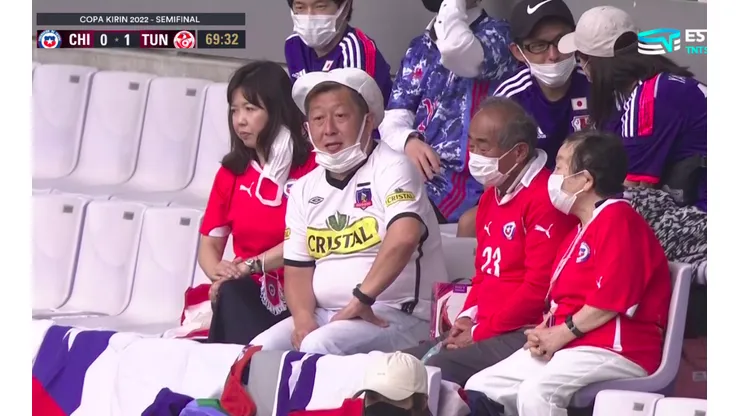 La hinchada japonesa que acompañó a la selección chilena ante Túnez.