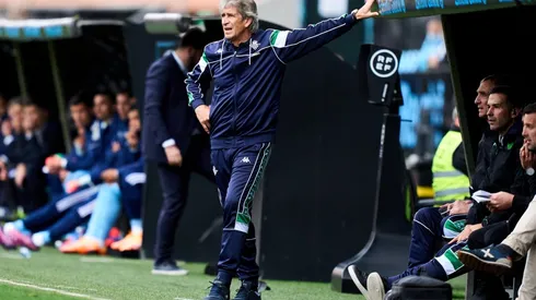 El técnico chileno fue destacado por seguir al mando del Betis a pesar de tener varios interesados en él.