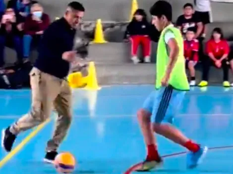 Alexis disfruta de Tocopilla compartiendo con niñas y niños