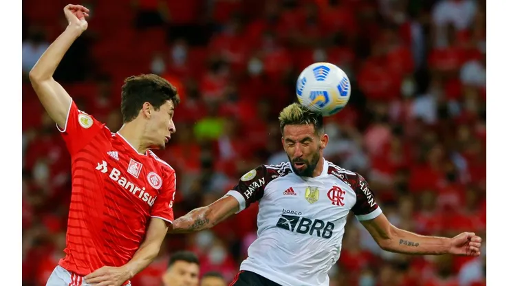 Mauricio Isla vive momentos difíciles en el Flamengo