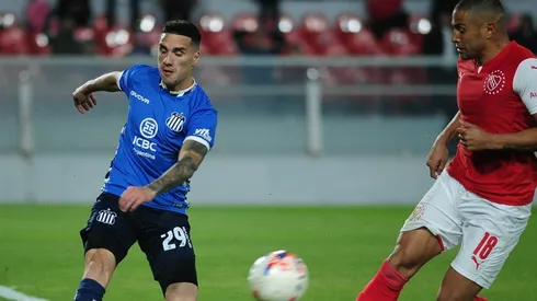 Leandro Benegas jugó todo el encuentro en Avellaneda.