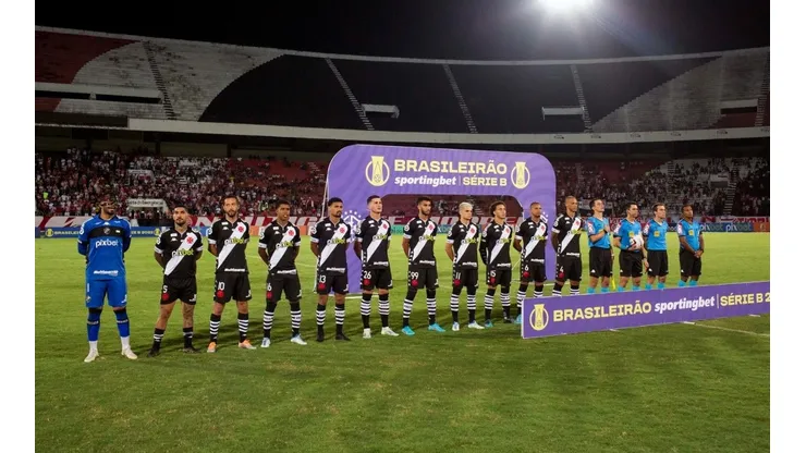 Vasco estaba en cancha esperando mientras los dueños de casa no aparecían en la cancha.