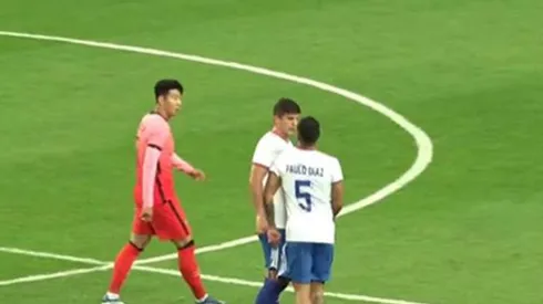 Paulo Díaz y Benjamín Kuscevic chocan en duelo ante Corea del Sur