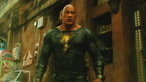 Dwayne Johnson como Black Adam.