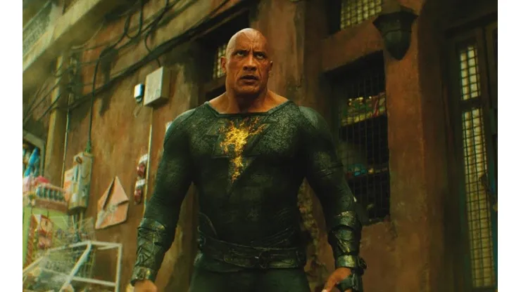 Dwayne Johnson como Black Adam.