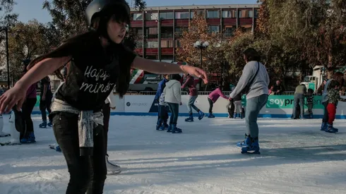 ¿Cuál es el precio y cómo llegar a la Pista de Hielo del Parque Bustamante?