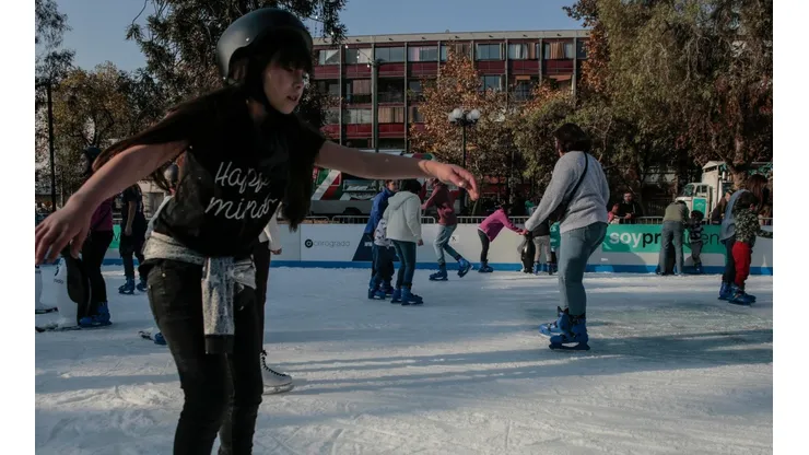 ¿Cuál es el precio y cómo llegar a la Pista de Hielo del Parque Bustamante?