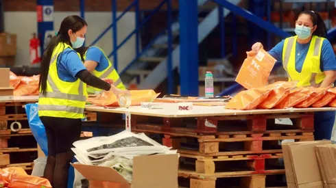 ¿A qué bonos pueden postular las mujeres durante este mes?