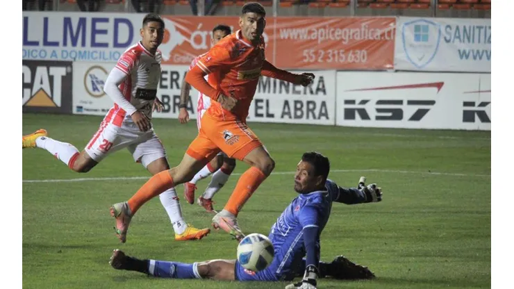 Escalante marcó uno de los goles de la victoria loína