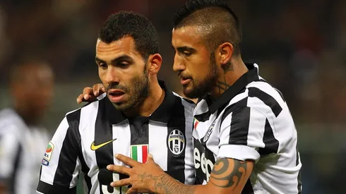 Arturo Vidal y los chilenos compañeros de Carlos Tévez: se retiró el Apache.