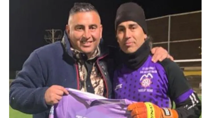 García se llevó una especial camiseta del SAU como regalo.