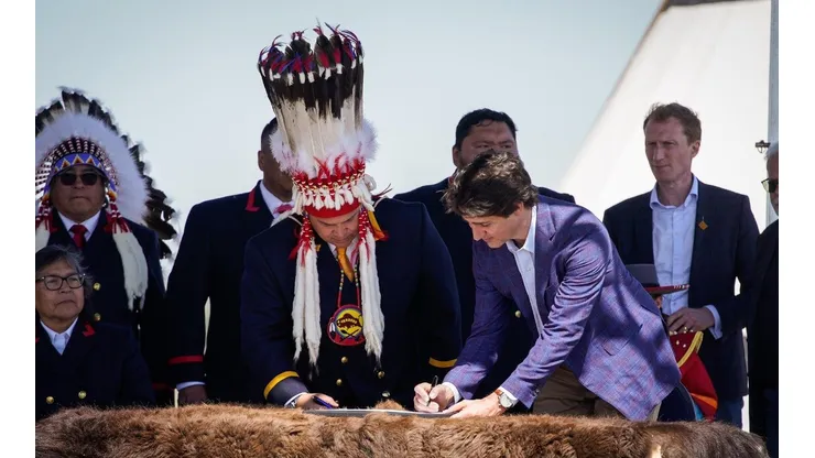 Canadá pagará $1.300 millones de dólares canadienses a pueblo originario