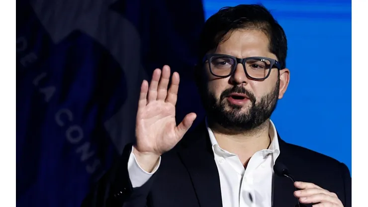 Boric agradece a las FF.AA. por su labor en el Biobío y La Araucanía