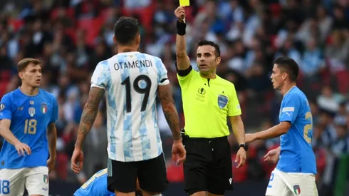 El árbitro chileno Piero Maza saca cuentas alegres de la Finalissima entre Italia y Argentina.