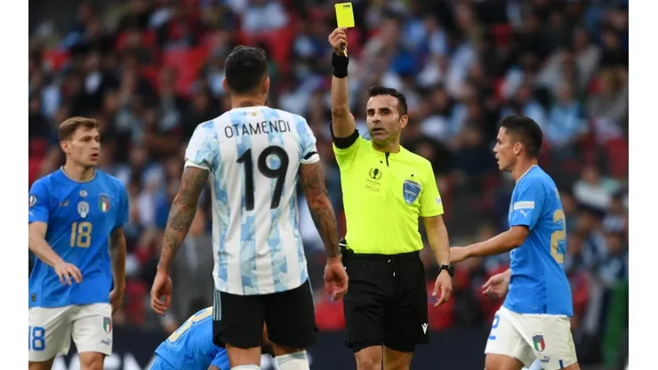 El árbitro chileno Piero Maza saca cuentas alegres de la Finalissima entre Italia y Argentina.
