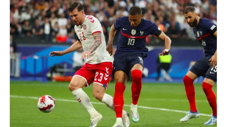 Dinamarca amargó a Francia y la venció por 1-2