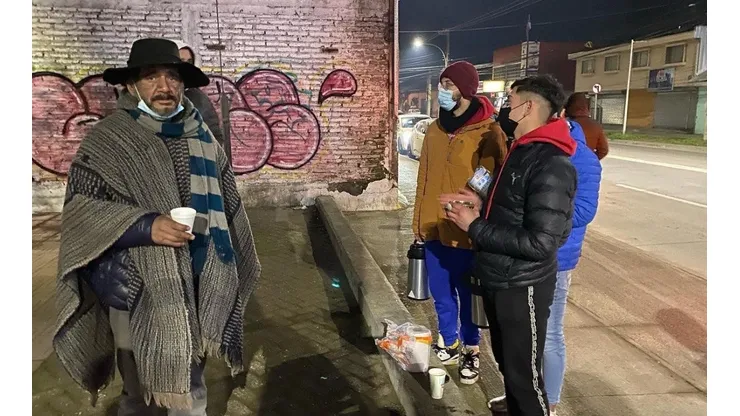 Jugadores de Deportes Linares acompañaron a quienes viven la complicada situación.