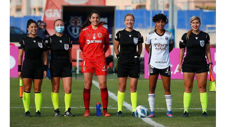 La árbitra del Superclásico Fem denuncia a la U de Chile