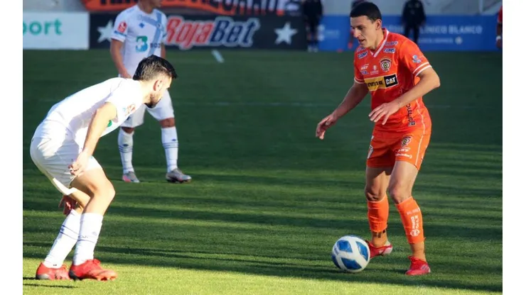 Cobreloa derrotó a Santa Cruz y se toma el segundo puesto en la Primera B.