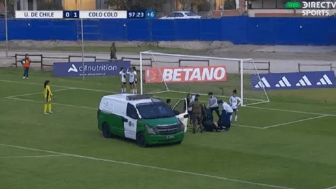 El momento en que entra un furgón de Carabineros a sacar a una jugadora