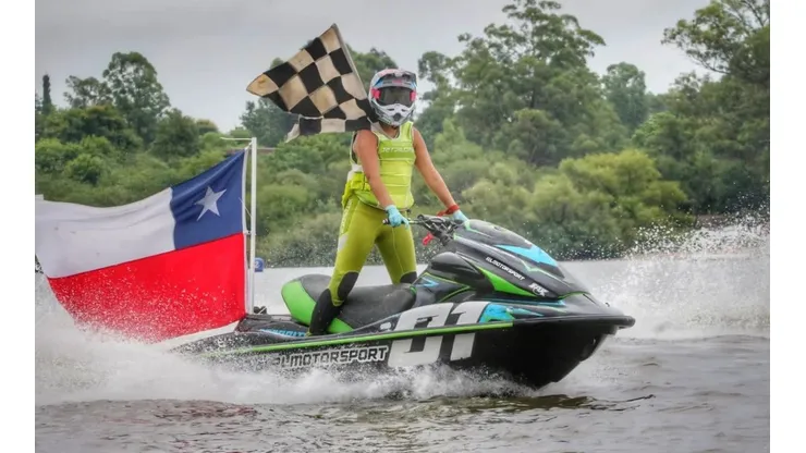 María Elena Coronado terminando una carrera