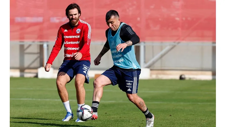 Brereton y Medel encabezan la Roja en la gira asiática