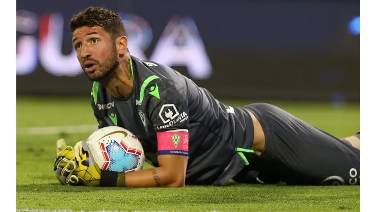 Mauricio Viana es opción en Colo Colo ante la lesión de Brayan Cortés.
