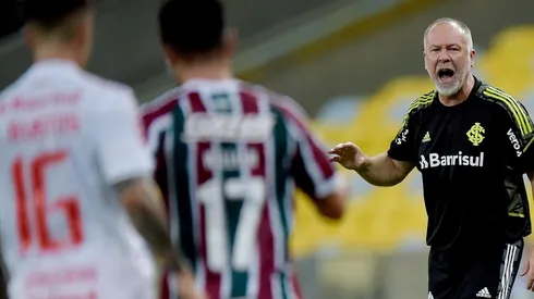 Mano Menezes considera injusto que los brasileños no puedan fichar antes de los octavos de final de Sudamericana.