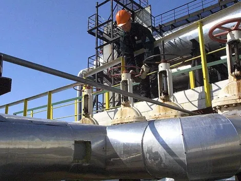 Unión Europea acuerda embargo de más de 2/3 a la compra de petróleo ruso