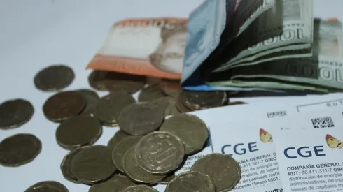 Ministerio de Energía descartó alzas bruscas en el precio de la luz