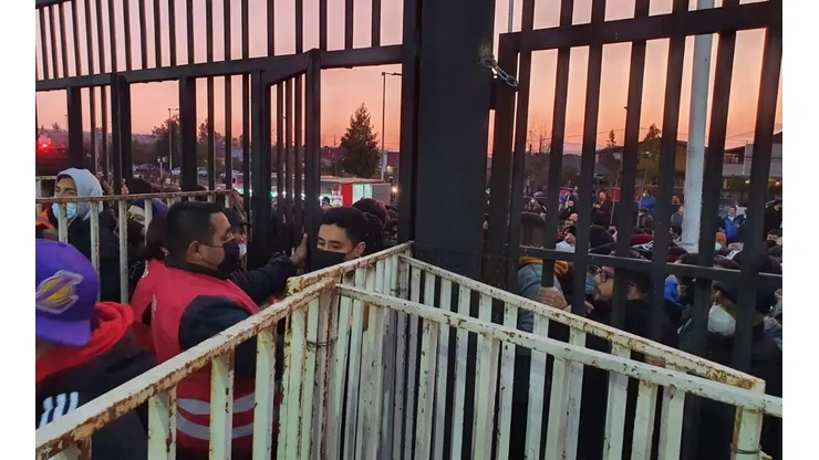 Atochamiento en la entrada del Estadio Monumental