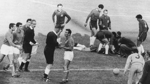 La Batalla de Santiago se denominó así porque es catalogado como uno de los partidos más violentos de la historia de la Copa Mundial de la FIFA.