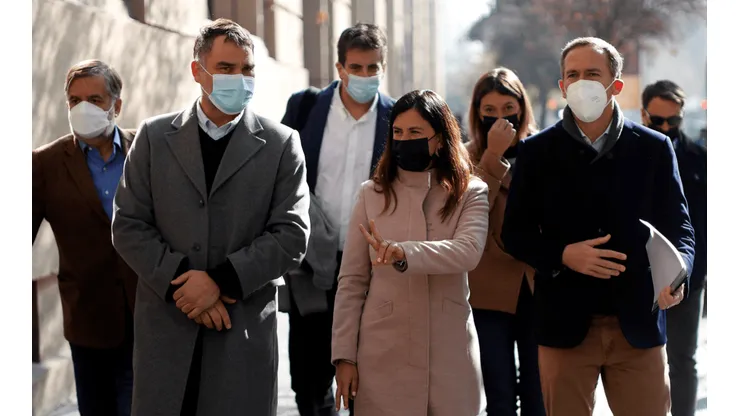 Parlamentarios de Chile Vamos acuden a Contraloría por campaña del Gobierno