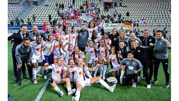 La multilingüe Tiane festeja el nuevo título con el Lyon hablando en francés