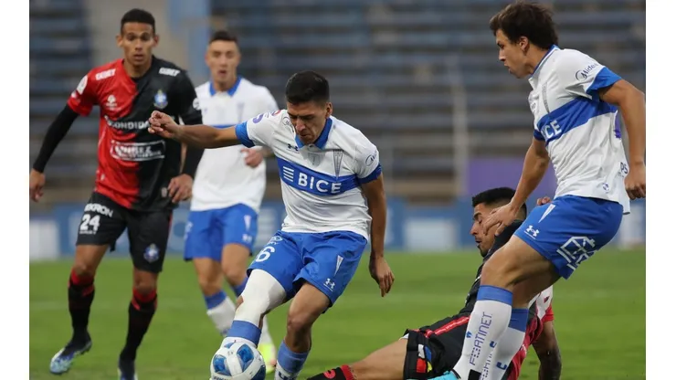 Gonzalo Tapia fue titular en la UC