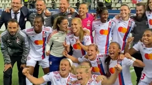 Tiane celebra con el resto de sus compañeras el título de Francia