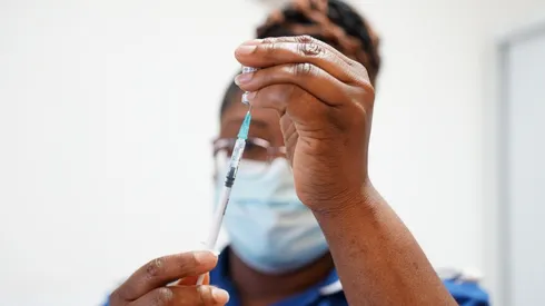 ¿Me puedo poner la vacuna de Covid-19 si estoy resfriado?