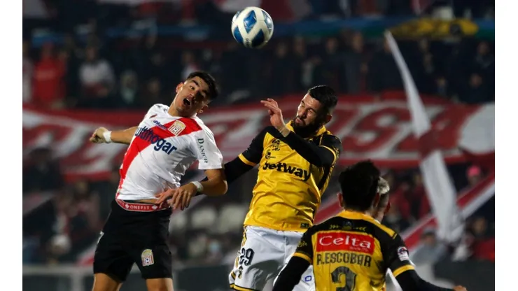 Curicó Unido salta fuerte para alcanzar a los punteros del Campeonato Nacional.