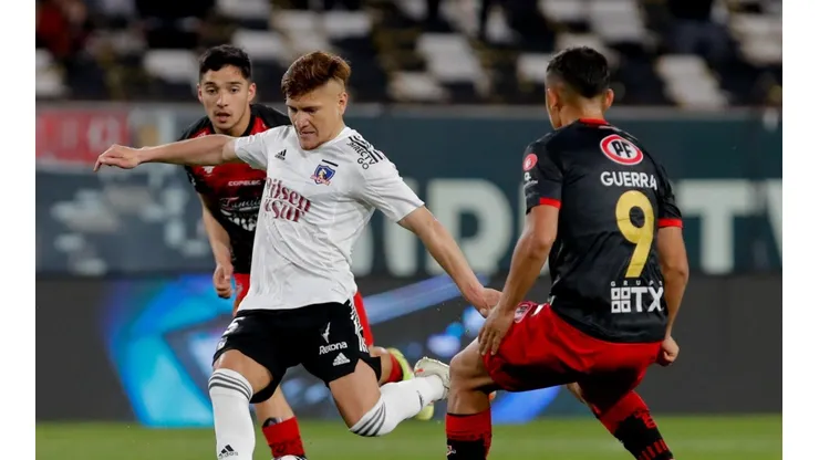Colo Colo recibe al sorprendente Ñublense de Chillán.