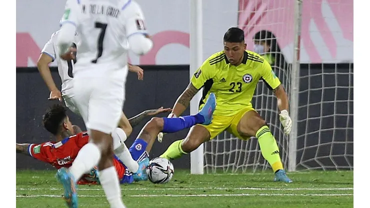 Brayan Cortés y Esteban Pavez, entre otros de Colo Colo, quedan entre la espada y la pared: Cagigao se mantiene firme y pasa la pelota a Berizzo.