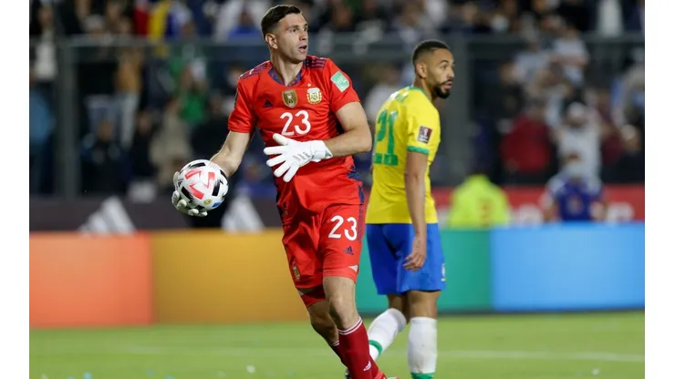 Emiliano Martínez no se guardó nada para responderle a Kylian Mbappé.