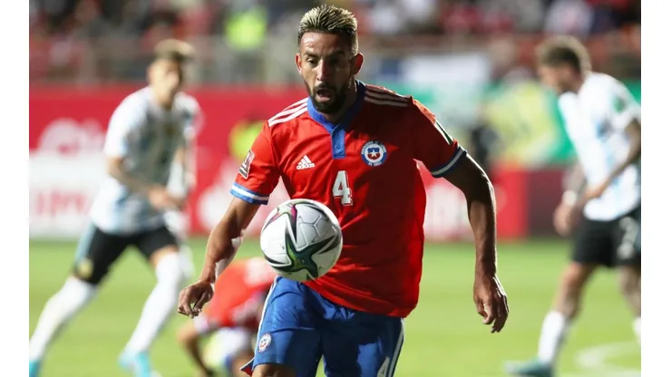 Mauricio Isla no estará con Chile en la gira por Asia