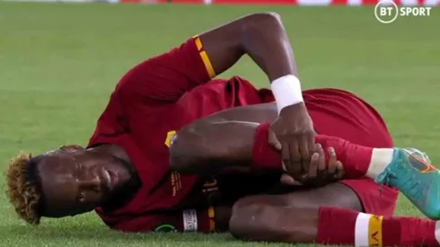 Tammy Abraham se quedó tendido un rato en el suelo