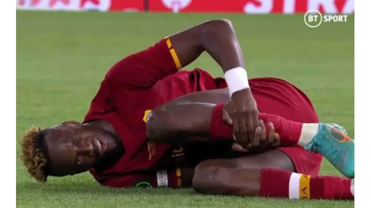 Tammy Abraham se quedó tendido un rato en el suelo