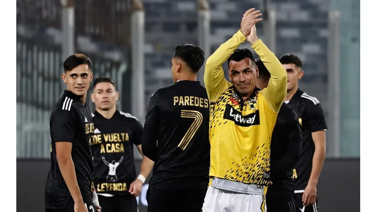 Esteban Paredes ya se despidió de los hinchas de Colo Colo en el Monumental.
