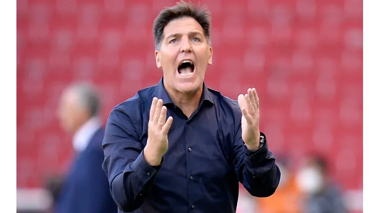 Eduardo Berizzo se acerca a la Roja.