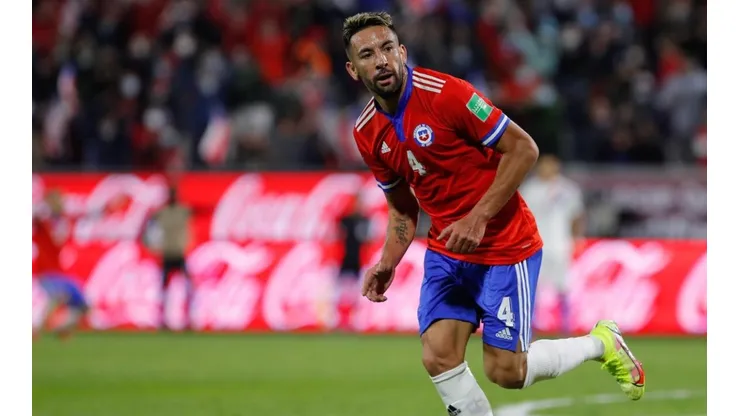 Isla se bajó de la convocatoria y dejó a Gary Medel como el único nombre de la Generación Dorada que viajará a Asia