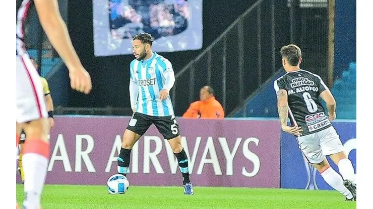 Mena no pudo impedir la eliminación de Racing en Copa Sudamericana