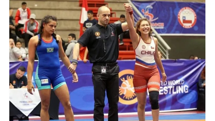 Thania Frost como ganadora de una lucha