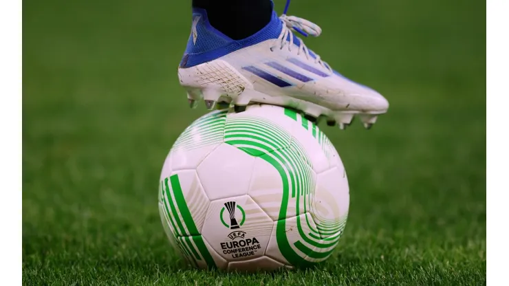 El balón con el que se juega en el Campeonato Nacional 2022 también tendrá un diseño para la final de la UEFA Europa Conference League en Albania.